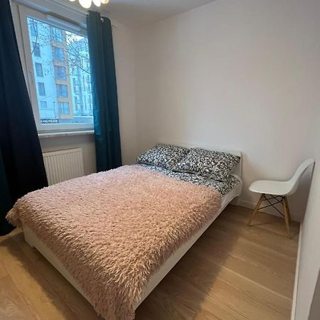 Cybernetyki2 Street Inn Near Airport 바르샤바 외부 사진