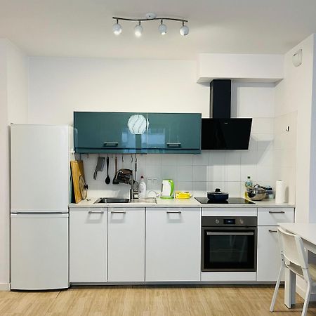 Cybernetyki2 Street Inn Near Airport 바르샤바 외부 사진