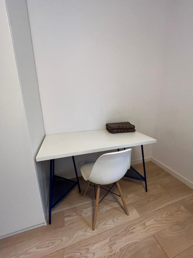 Cybernetyki2 Street Inn Near Airport 바르샤바 외부 사진