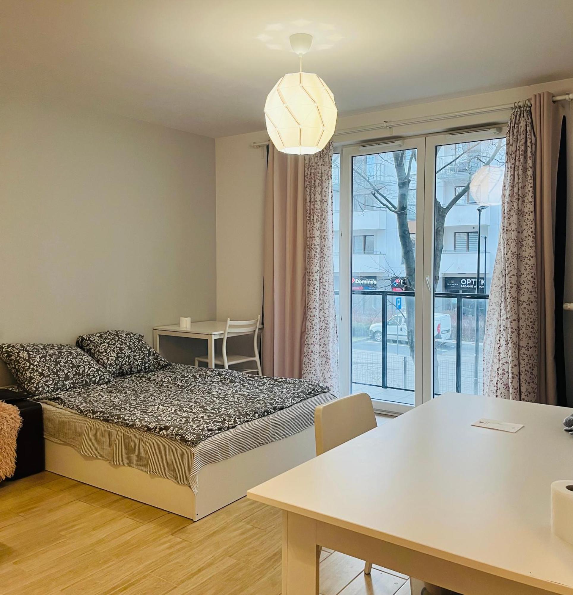 Cybernetyki2 Street Inn Near Airport 바르샤바 외부 사진